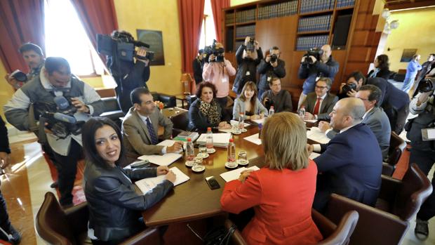 La Mesa del Parlamento andaluz nombra interventora a Manuela Moro con los votos del PP y Ciudadanos