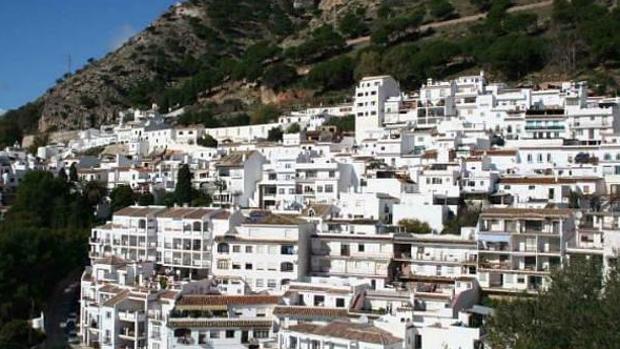 Muere un hombre de 67 años que dormía en un coche en Mijas por una deuda de 12.000 euros de su hijo