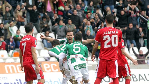 El Córdoba CF, ante la difícil tarea de ganar dos partidos seguidos en casa