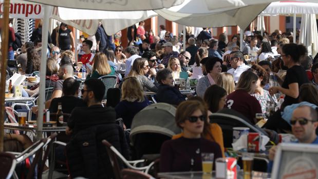 Córdoba celebra un puente de Andalucía espléndido con hoteles llenos y más gasto en los bares del Casco