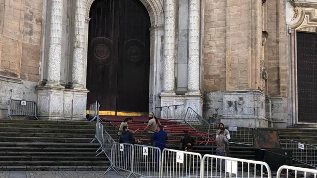 Comienza la instalación de la rampa de Catedral