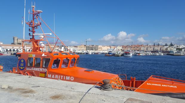 Salvamento Marítimo rescata el cuerpo sin vida de un buzo en Algeciras