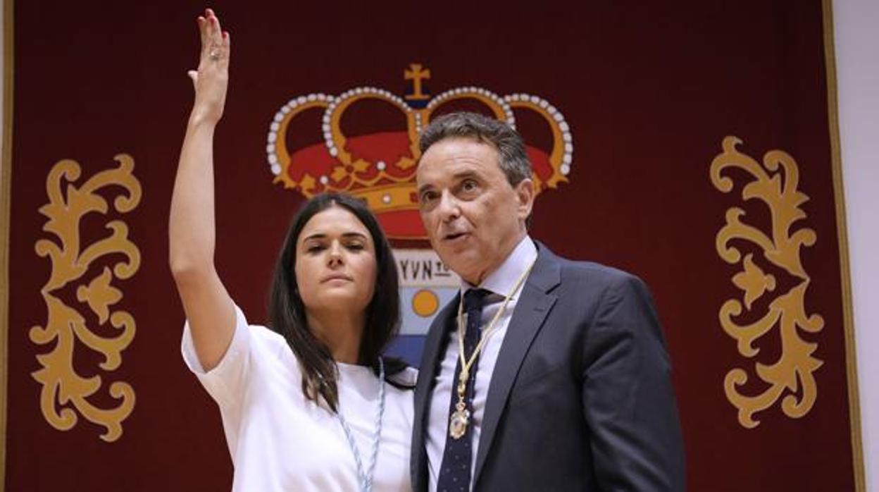 Lucía Cuín y José Ortiz el día de la investidura del socialista en Torremolinos