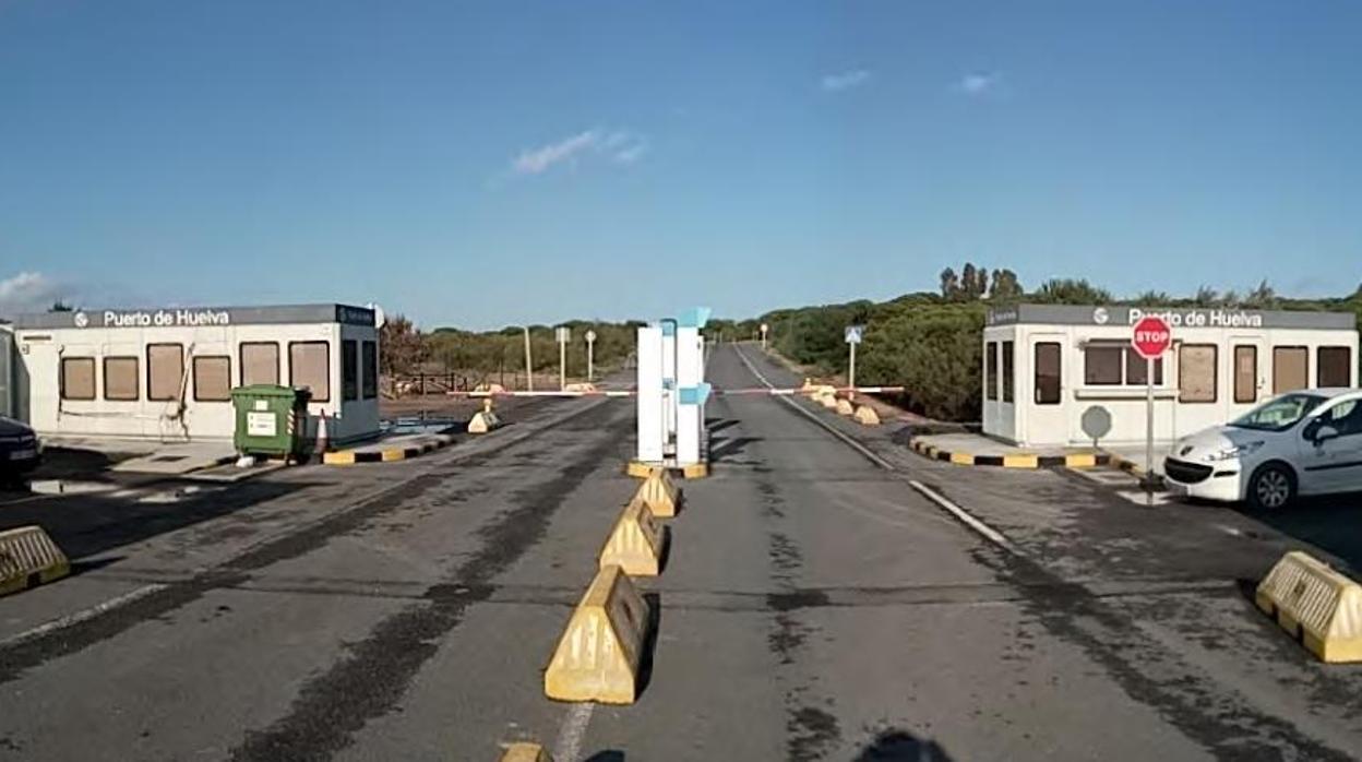 Zona de acceso a una de las terminales del Puerto onubense