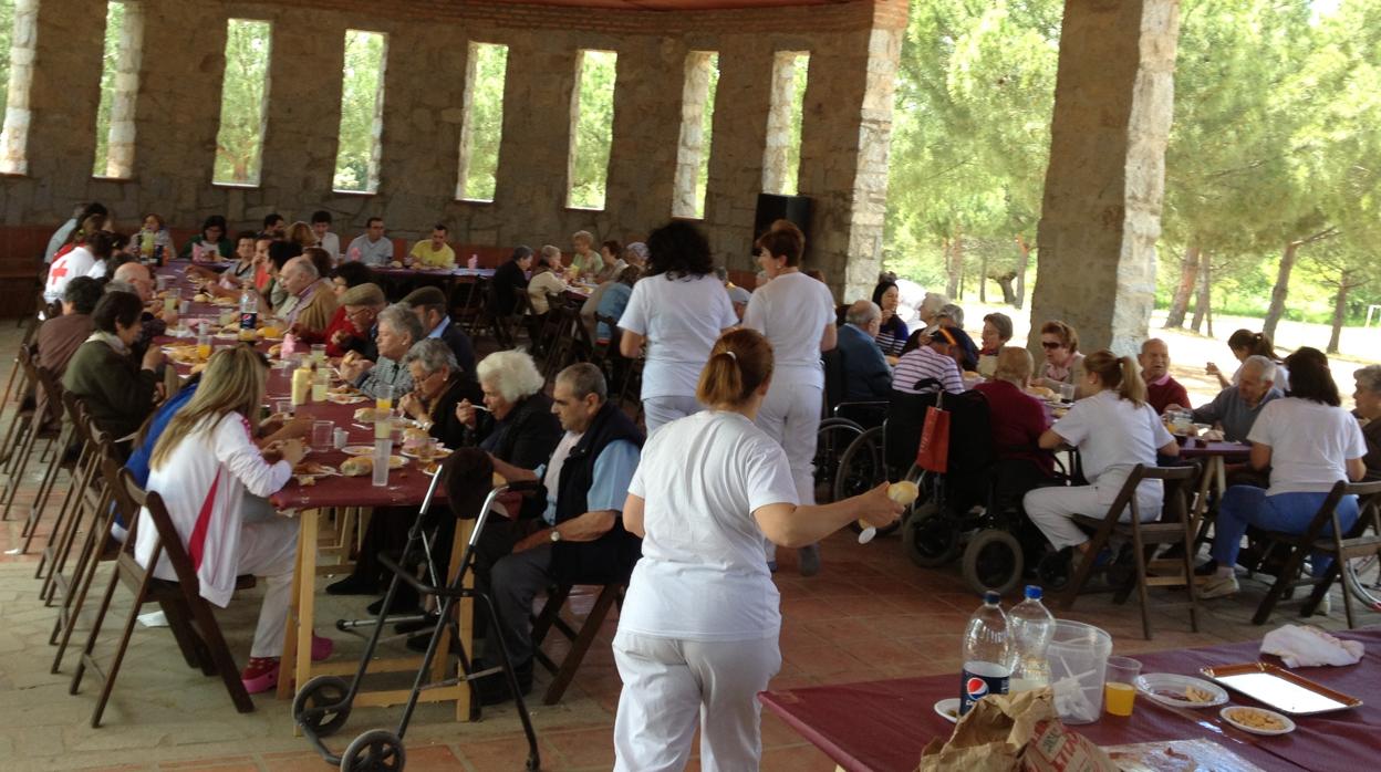 Encuentro de convivencia de usuarios de la ayuda a domicilio de Hinojosa del Duque