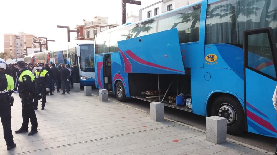 Los marroquíes que llegaron a Algeciras comienzan a regresar a Italia en autobuses