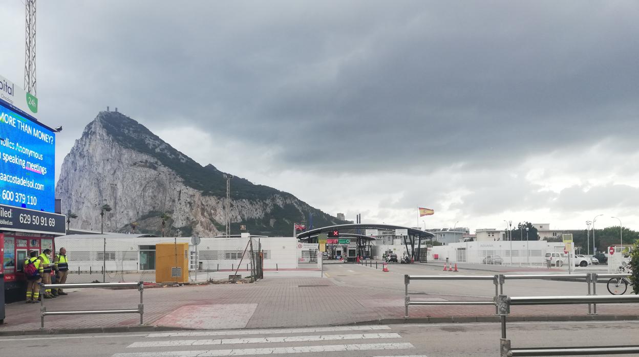 Imagen tomada en la Aduana de La Línea en hora punta de salida de Gibraltar