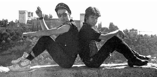 Joe Strummer y Jesús Arias, en el mirador de San Nicolás.