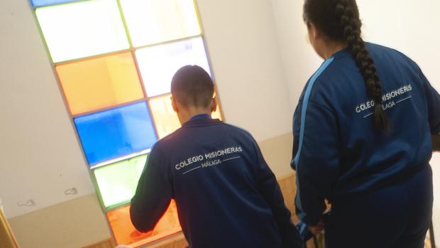 El colegio con mayor número de niños en exclusión de Andalucía se queda fuera del reparto de menús