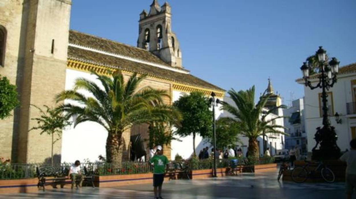 Vista de la parroquia de la localidad onubense de Hinojos