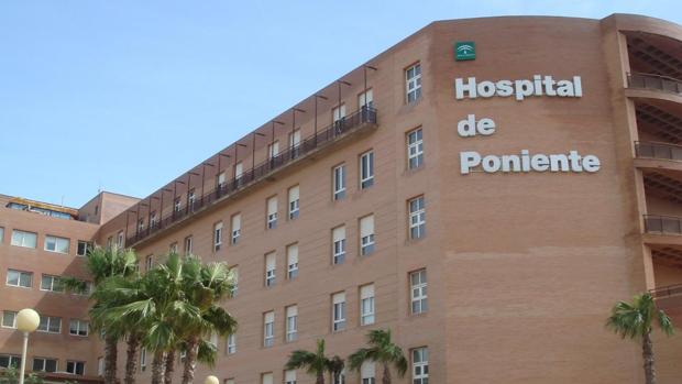 Dieciocho sanitarios del Hospital de Poniente en Almería, en cuarentena por negarles el uso de mascarillas