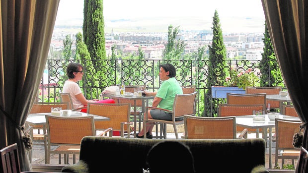 Coronavirus | La Junta aprueba los primeros 30 ERTE del aluvión de solicitudes