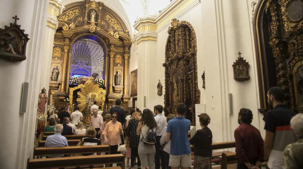 Besamanos a la Virgen de los Dolores