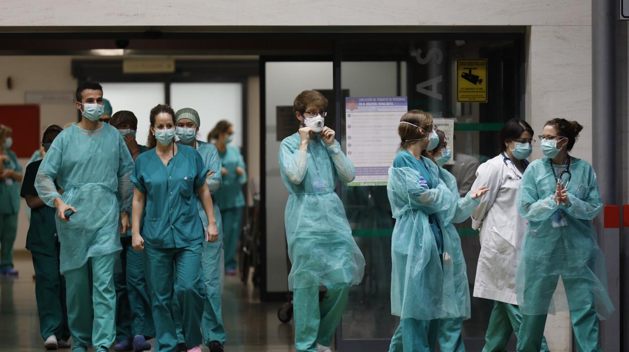 Efectivos del Área de Urgencias del Hospital Reina Sofía de Córdoba