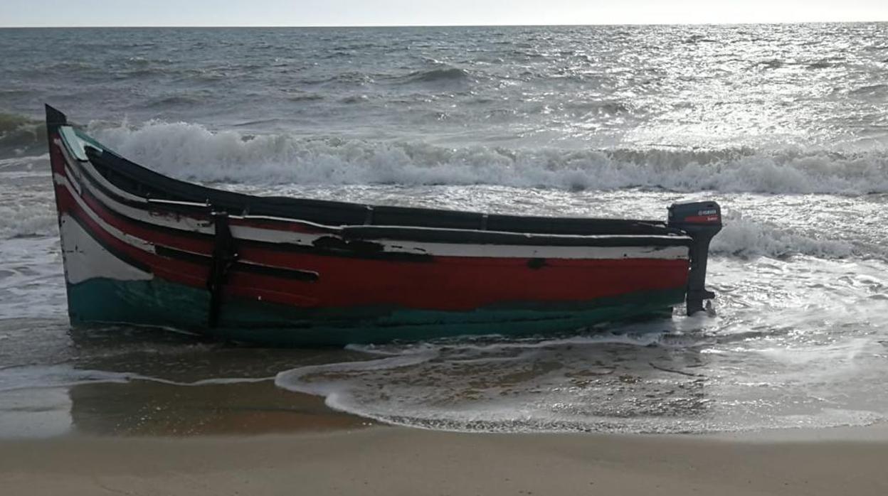 Una patera vacía en Huelva