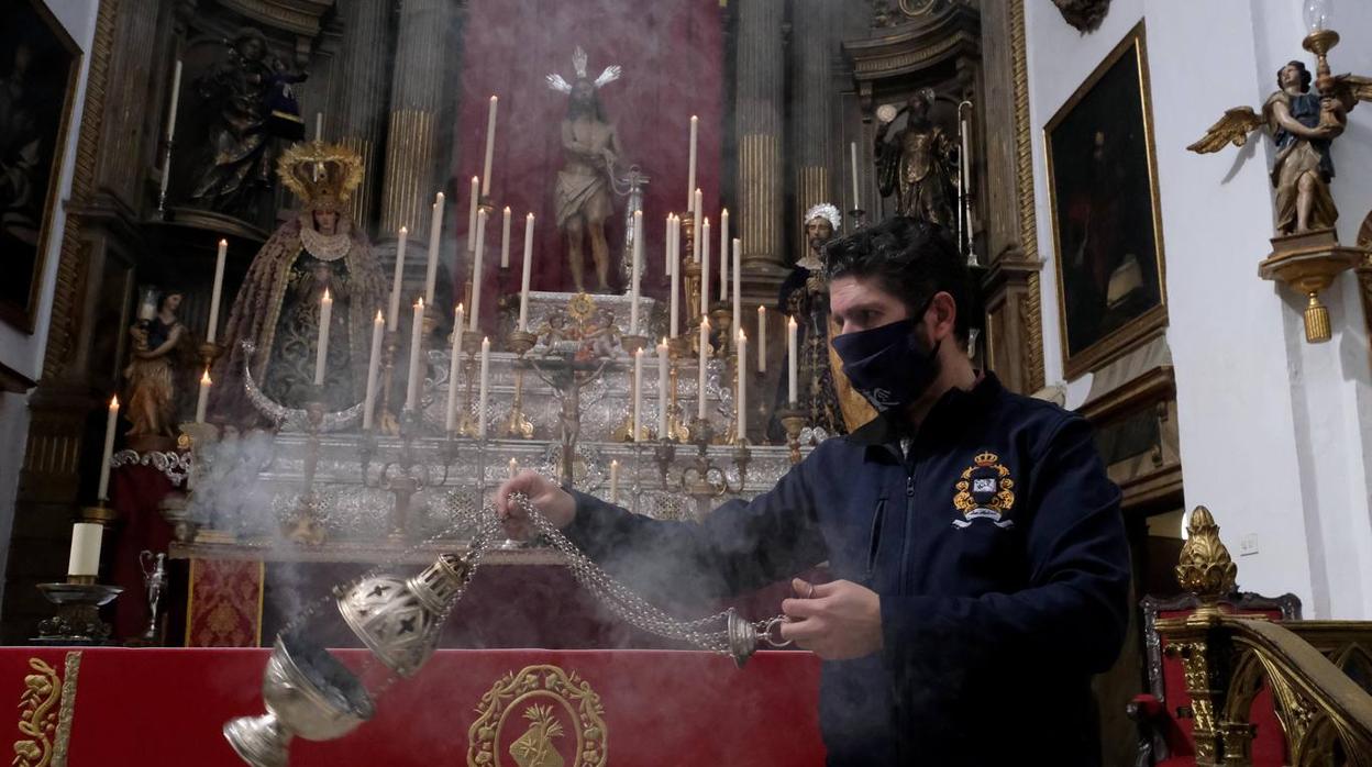 En San Antonio se preparaba el rezo del Ángelus por la mañana