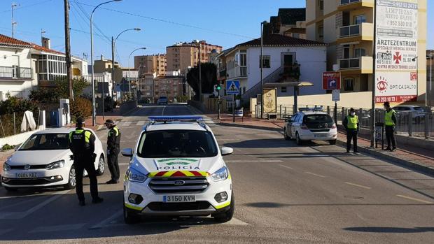 Carreteras vacías y municipios blindados en el Jueves Santo de la Costa del Sol