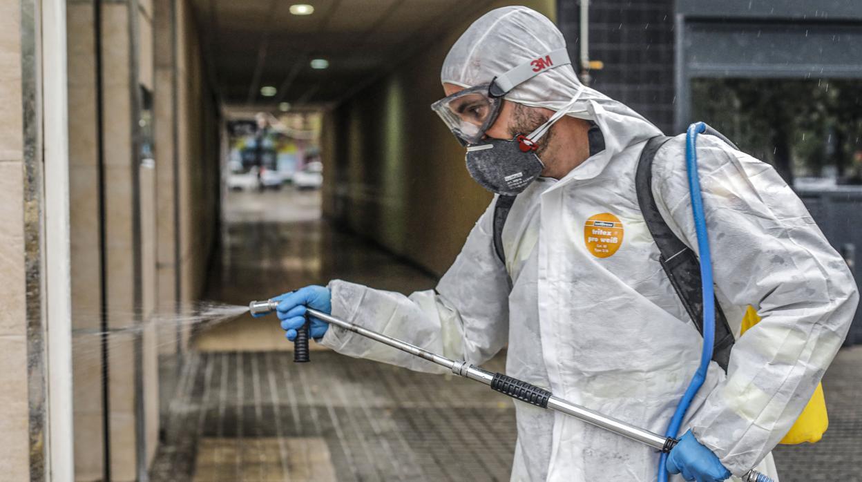 Desinfección del exterior de un edificio