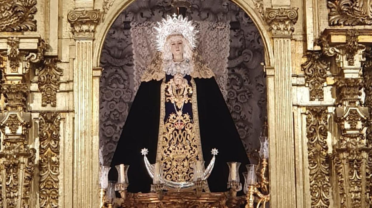 La Virgen de la Soledad y Quinta Angustia de Cabra, en el camarín de la parroquia de los Remedios