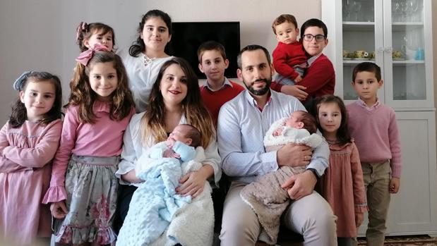 ¿Cómo vive el confinamiento una familia de Córdoba con 9 hijos y dos gemelos recién nacidos?