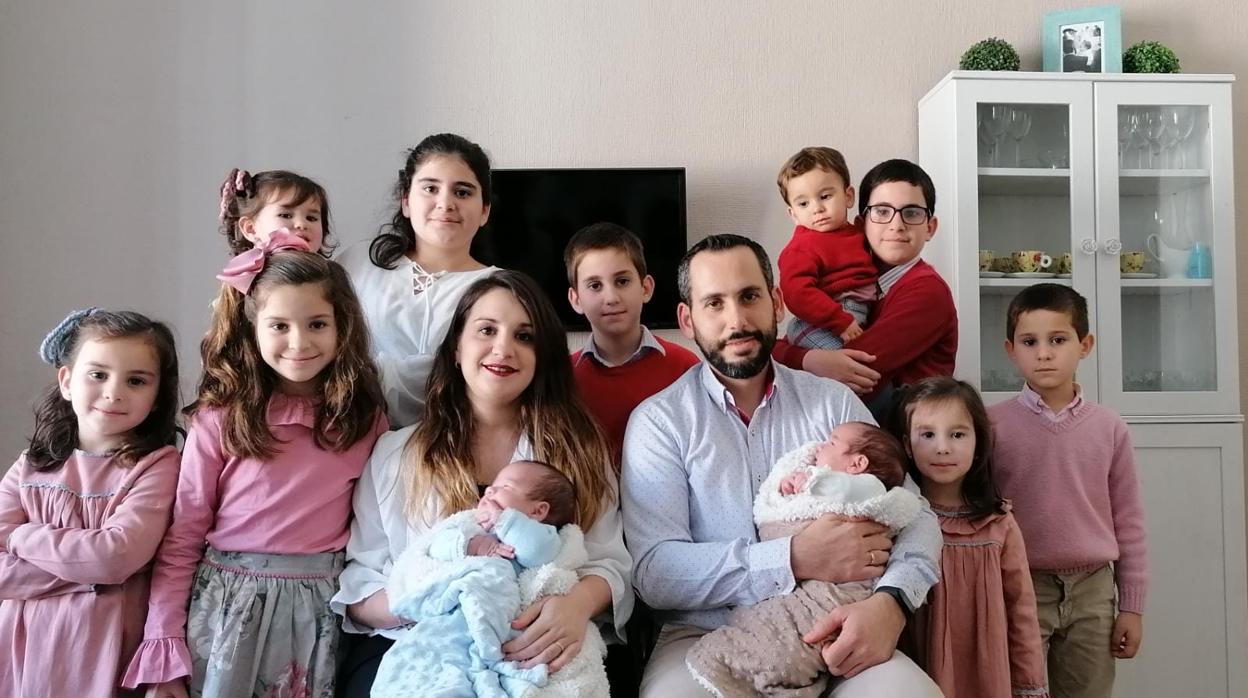 ¿Cómo vive el confinamiento una familia de Córdoba con 9 hijos y dos gemelos recién nacidos?