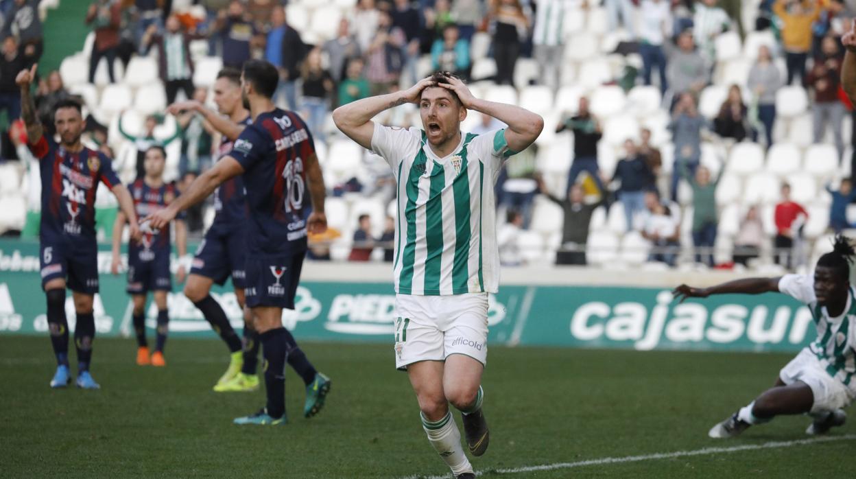 Javi Flores protesta una acción