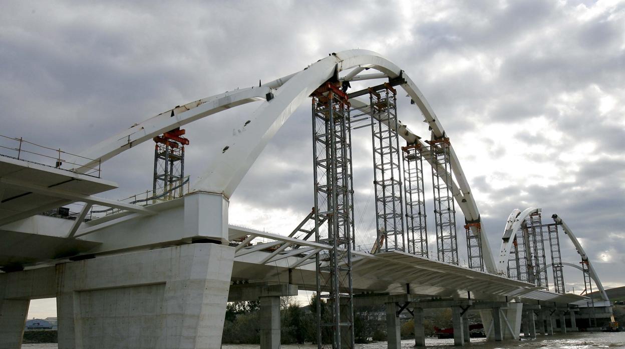 Obras del puente de Ibn Firnás en la Variante Oeste