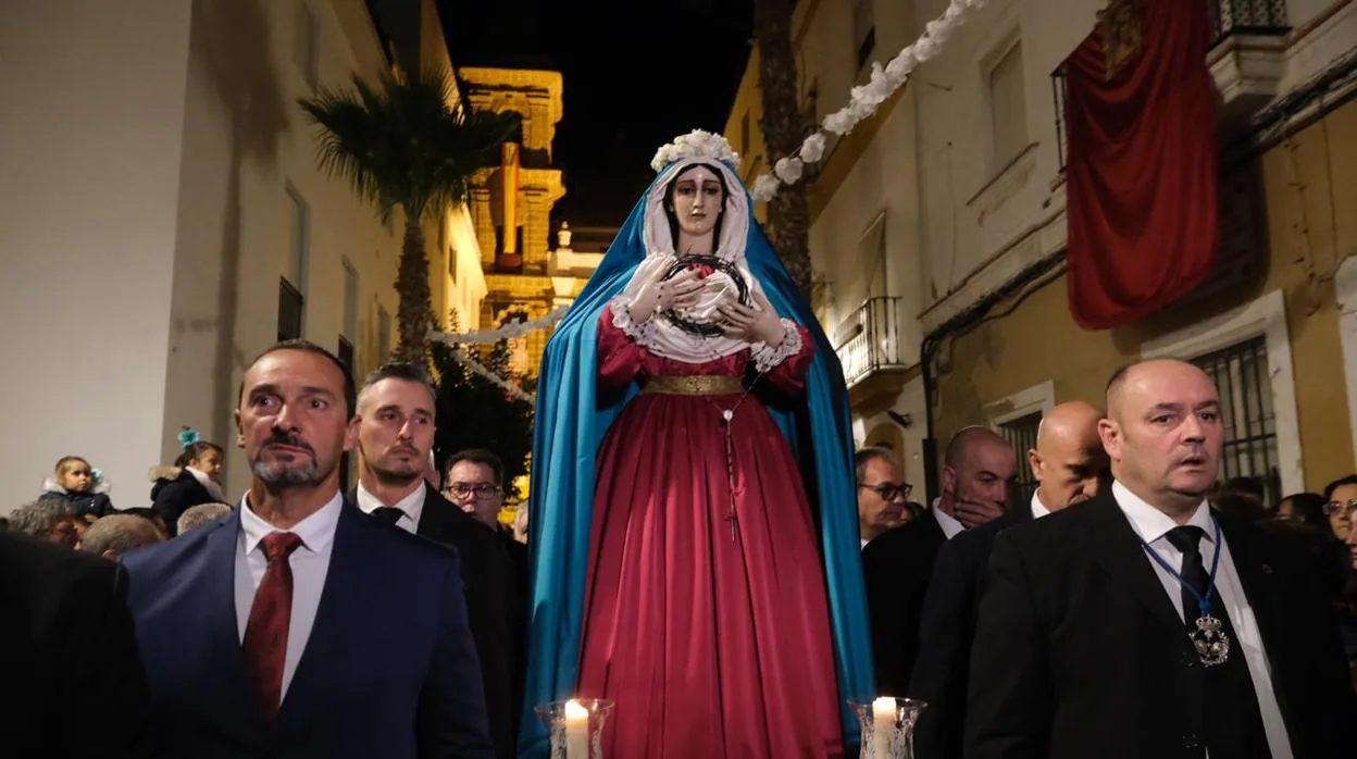 La Virgen de las Penas, en el rosario público celebrado en noviembre
