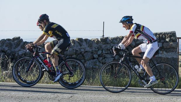 Coronavirus Andalucía: La Junta propone hacer ciclismo con una distancia de seguridad de 20 metros entre bicicletas