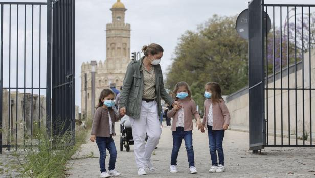 Andalucía propone que los mayores salgan por las mañanas y los niños, entre las 4 y las 9 de la noche
