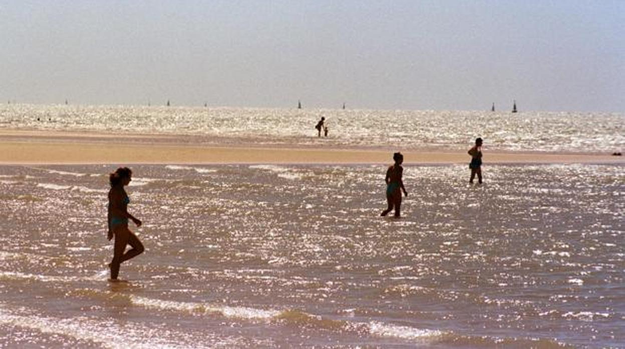 Bañistas en Sanlúcar de Barrameda