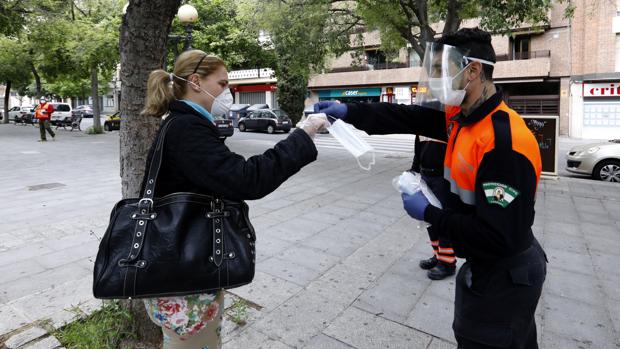 La Diputación de Córdoba espera desde hace semanas 200.000 mascarillas para su reparto