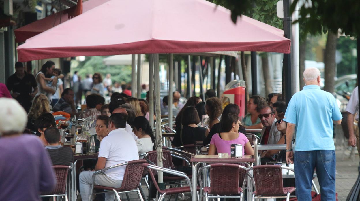 Veladores en la avenida de Barcelona de Córdoba