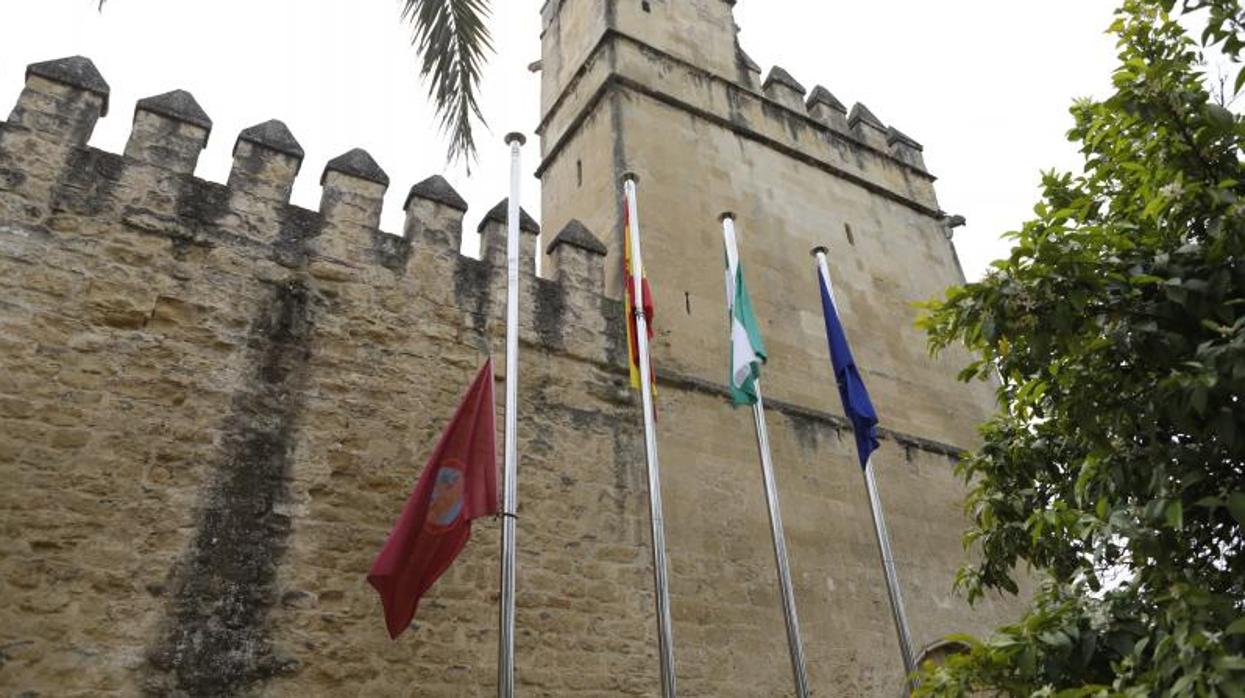 Bandera a media asta del Ayuntamiento de Córdoba