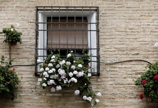 Detalle de la casa de la calle Hermanos López Diéguez