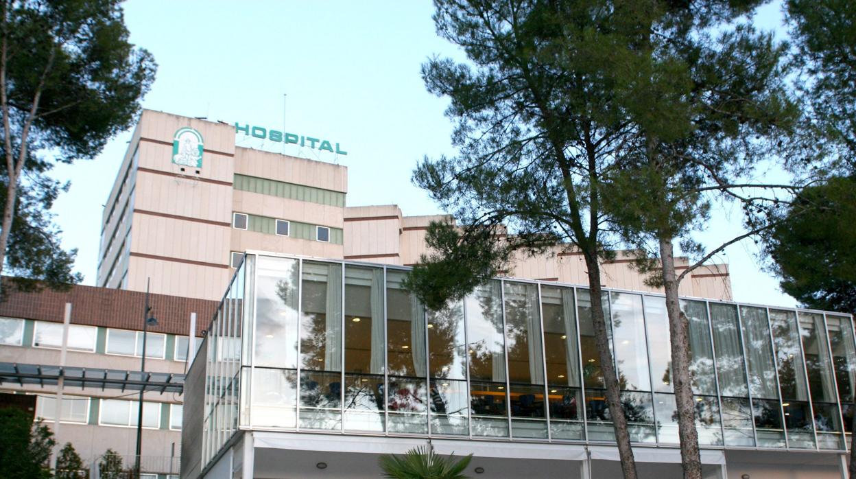 Fachada del hospital de Cabra, donde ha sido evacuada la mujer afectada ARCHIVO