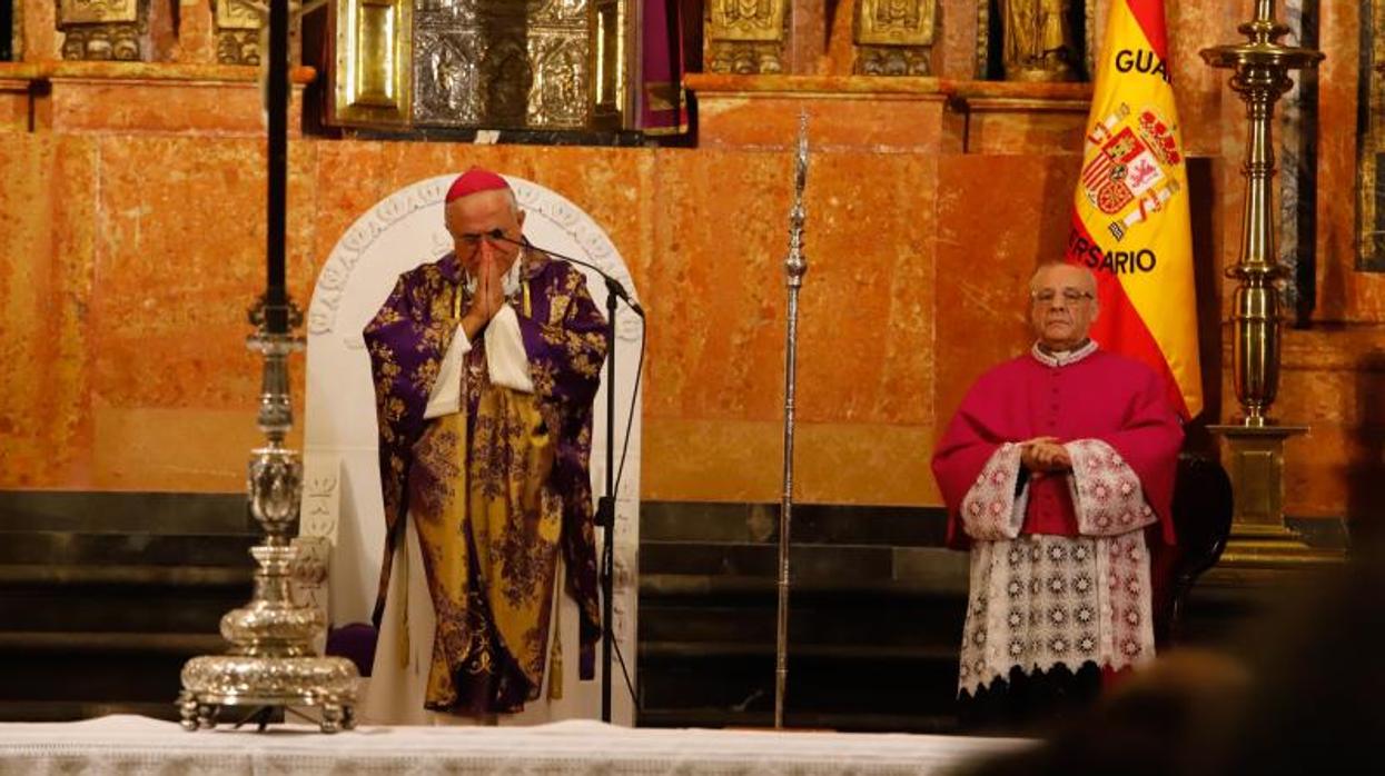 El Obispo de Córdoba, Demetrio Fernández, durante una celebración