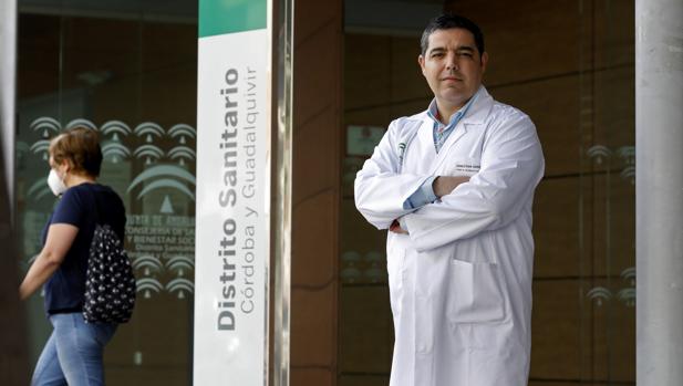 Un médico cordobés en el corazón del estudio de prevalencia: «El ciudadano debe hacer un nuevo esfuerzo»