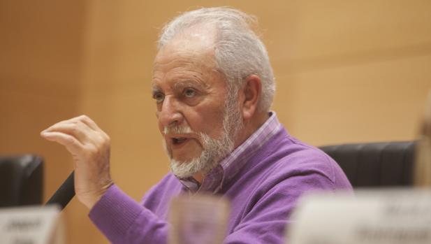 Julio Anguita, esperando al cerebro mientras el corazón resiste