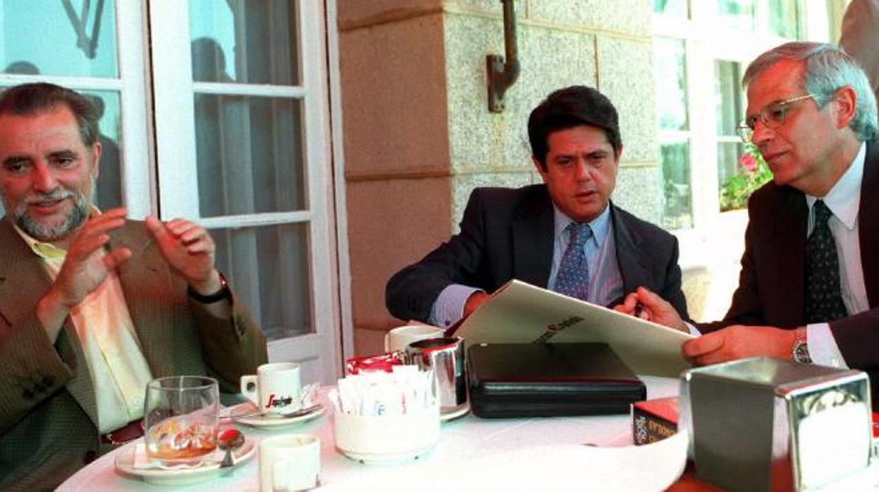 Anguita, Trillo y Borrell, en un encuentro en Madrid en 1998
