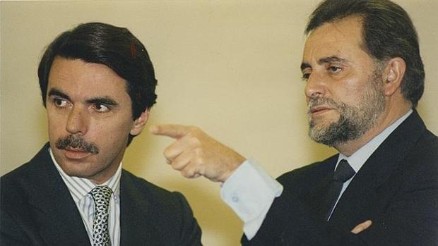 Veinte años de la pinza | Aznar, a Anguita en 1995: «Nada impide coincidir en lo inviable de la situación»