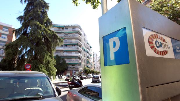 El Ayuntamiento de Córdoba incrementa la zona azul y crea la zona verde, que será gratis