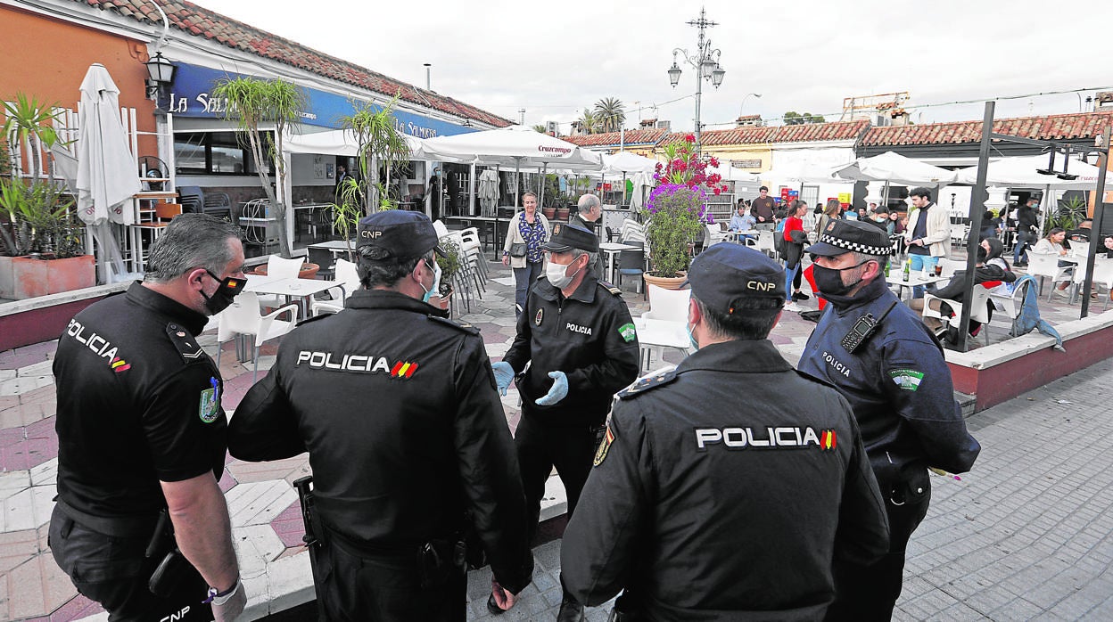 Agentes del Cuerpo Nacional de Policía, en una actuación en el Tablero