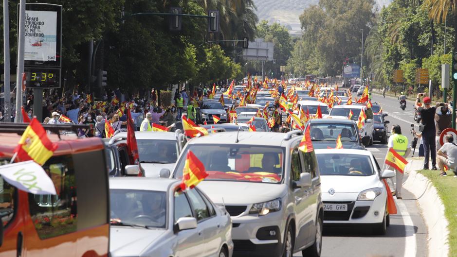 La marcha de Vox | Unos 2.500 coches recorren Córdoba contra el Gobierno de Sánchez