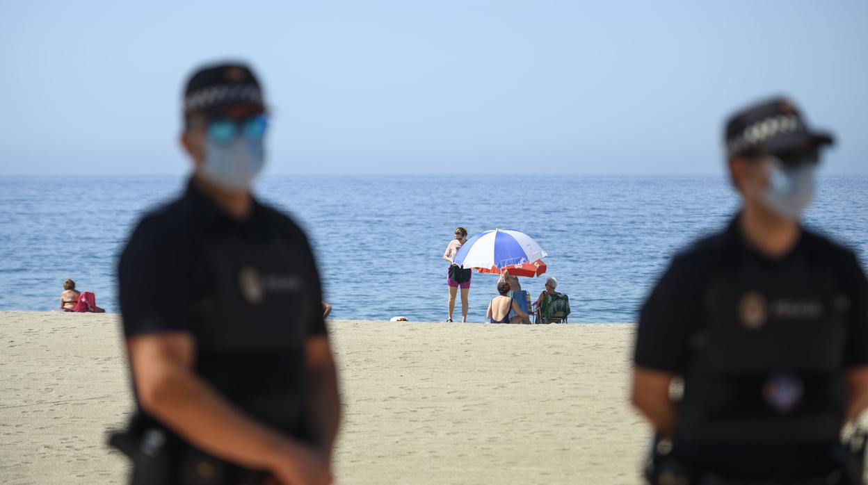 La Policía Local ha estado presente en las playas urbanas de Almería.