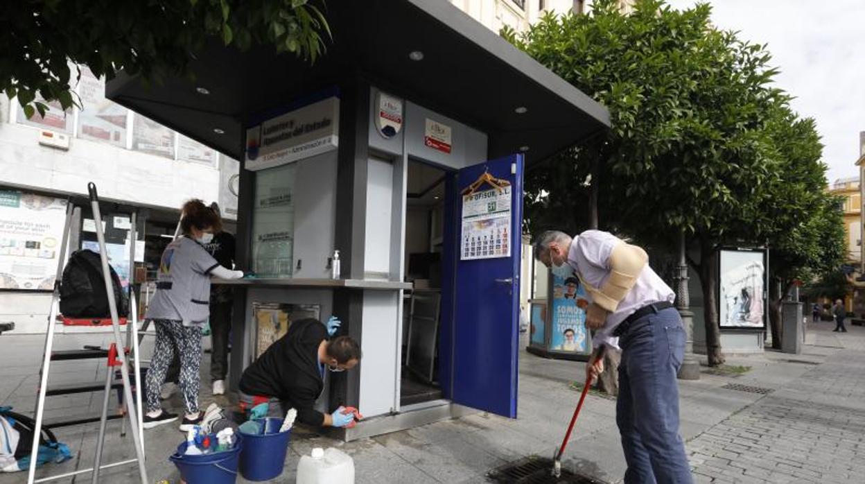 Preparación de un despacho de loterías en Córdoba durante la semana pasada
