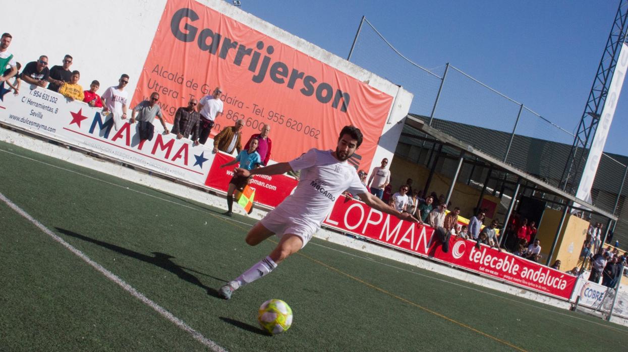 Núñez, en una acción con el Utrera