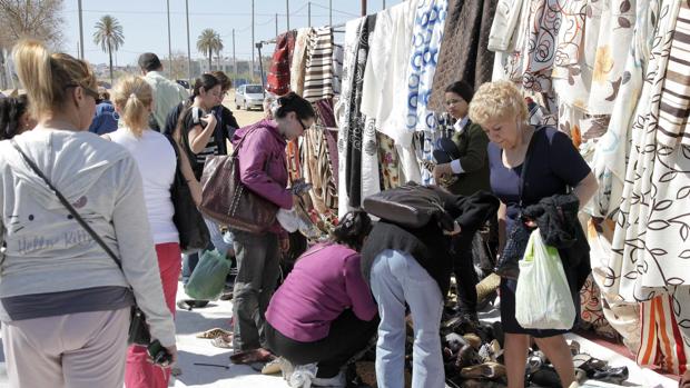El Ayuntamiento de Córdoba quiere activar los mercadillos el 8 de junio con más espacio