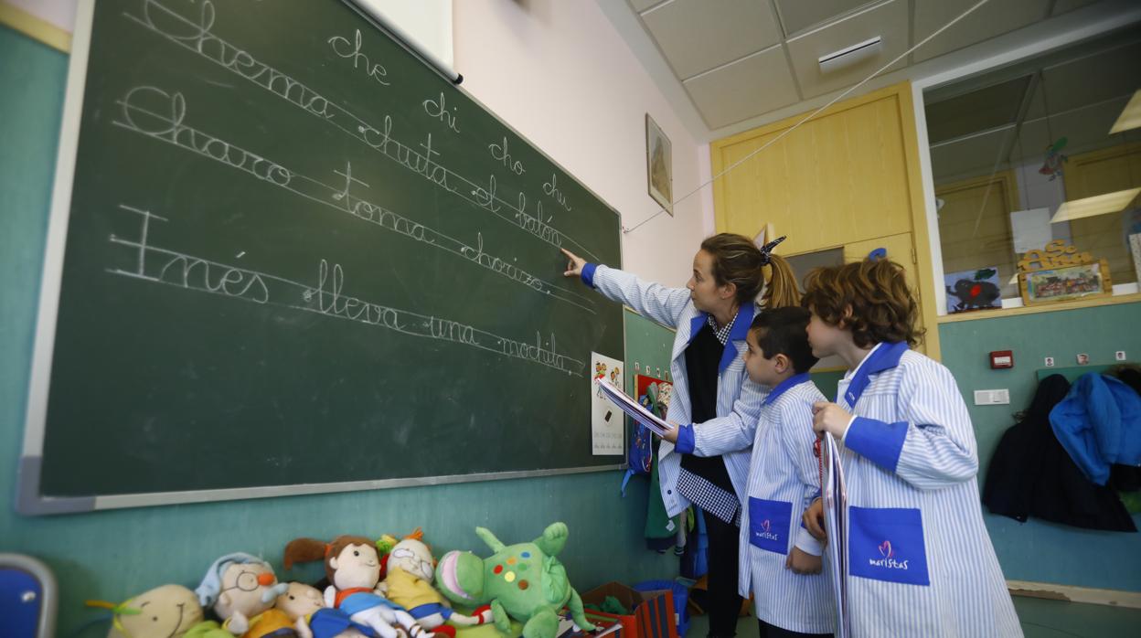 Alumnos del centro Marista en Córdoba, durante una clase de lectura