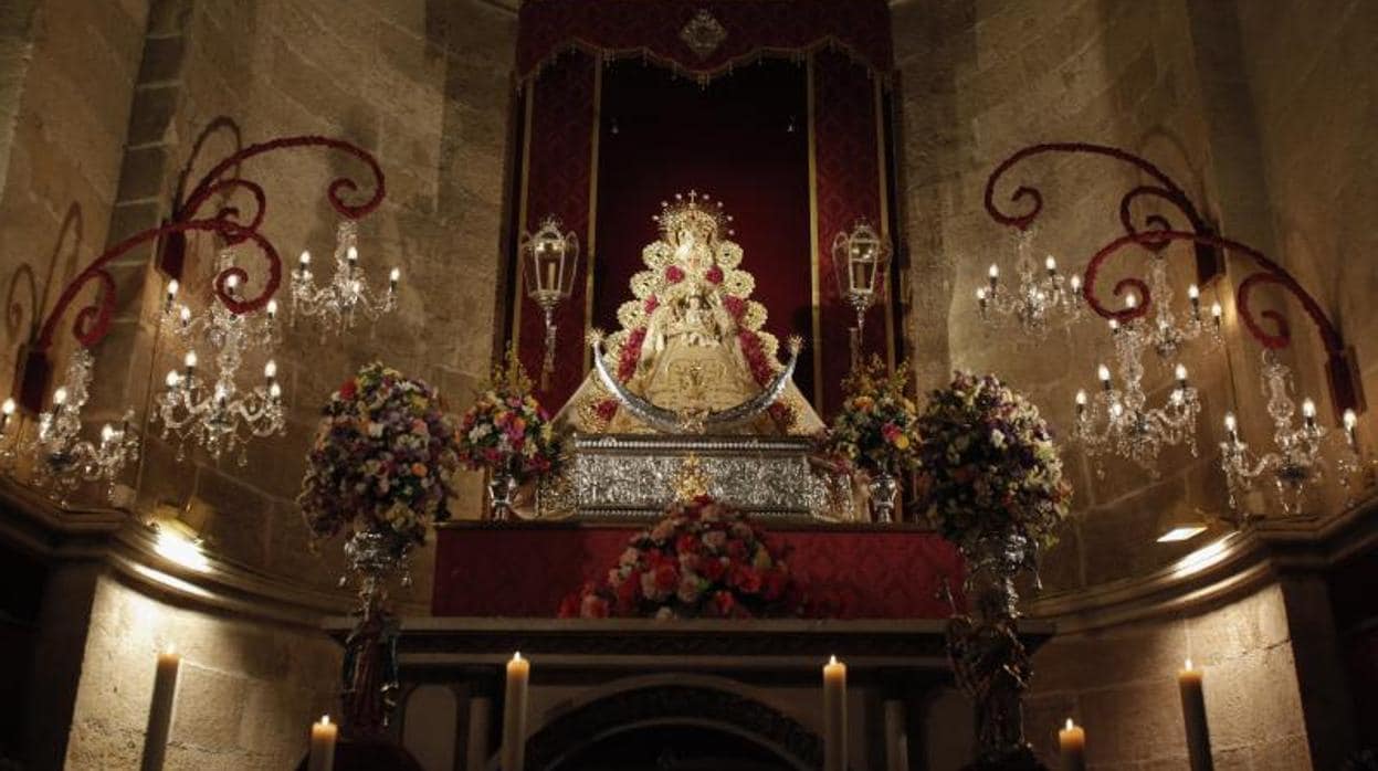 Altar de la Virgen del Rocío de Córdoba
